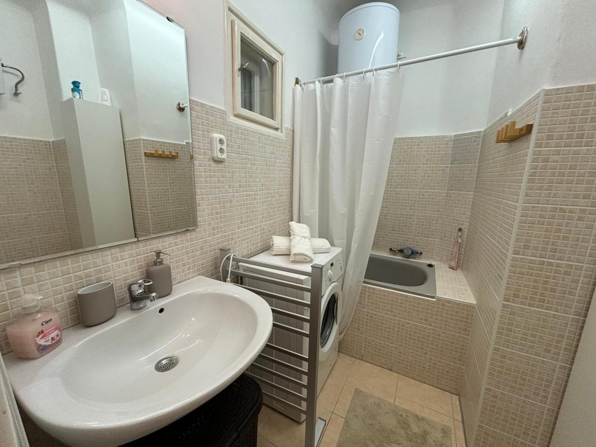 Downtown Hideaway Apartman Будапеща Екстериор снимка